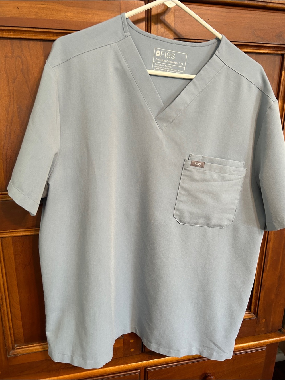 FIGS Men’s V-Neck Leon Top —. NWOT
Light Blue Gray
Size XL